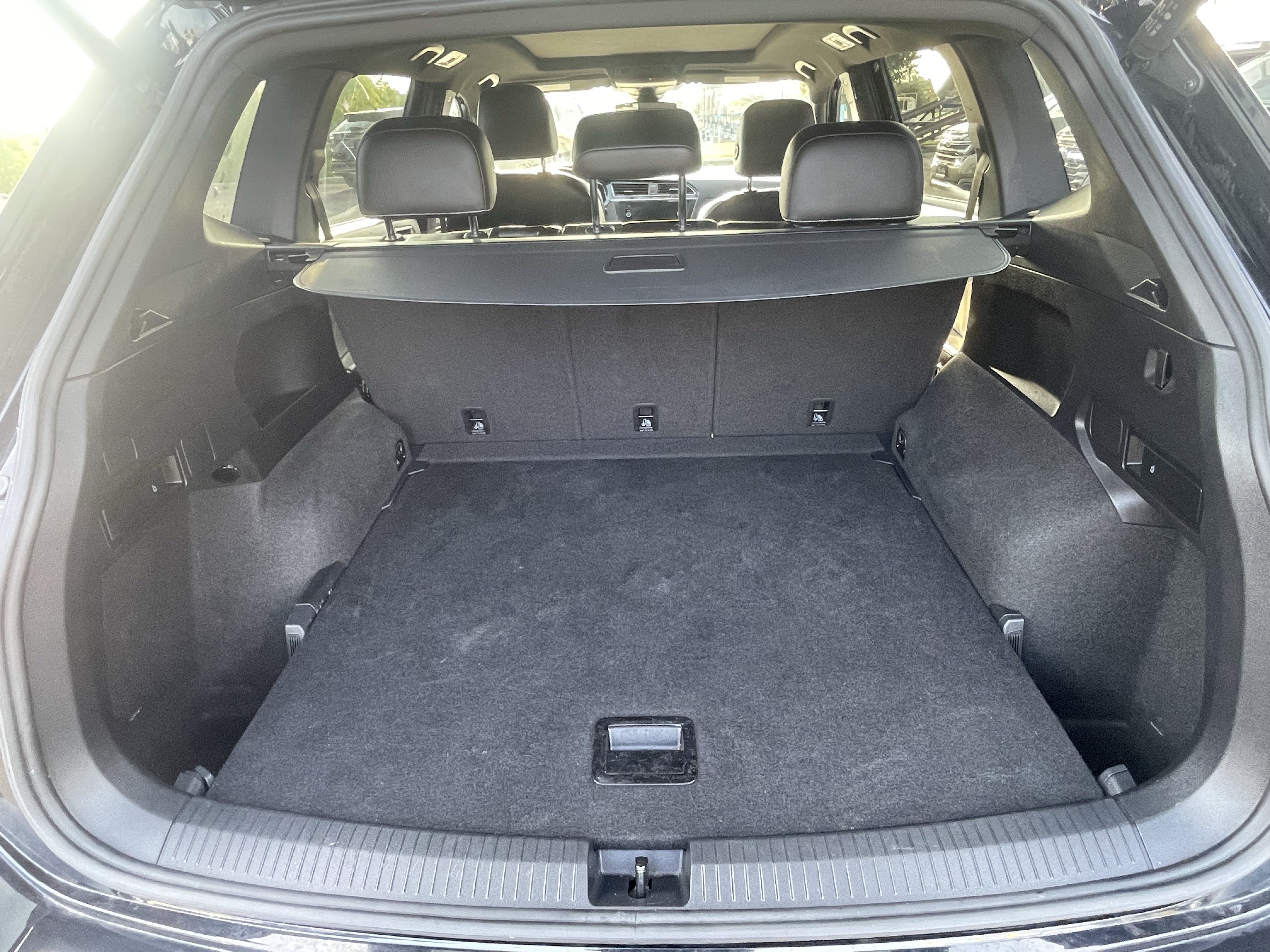 Used 2022 Volkswagen Tiguan SEL R-Line AWD/4WD image 12