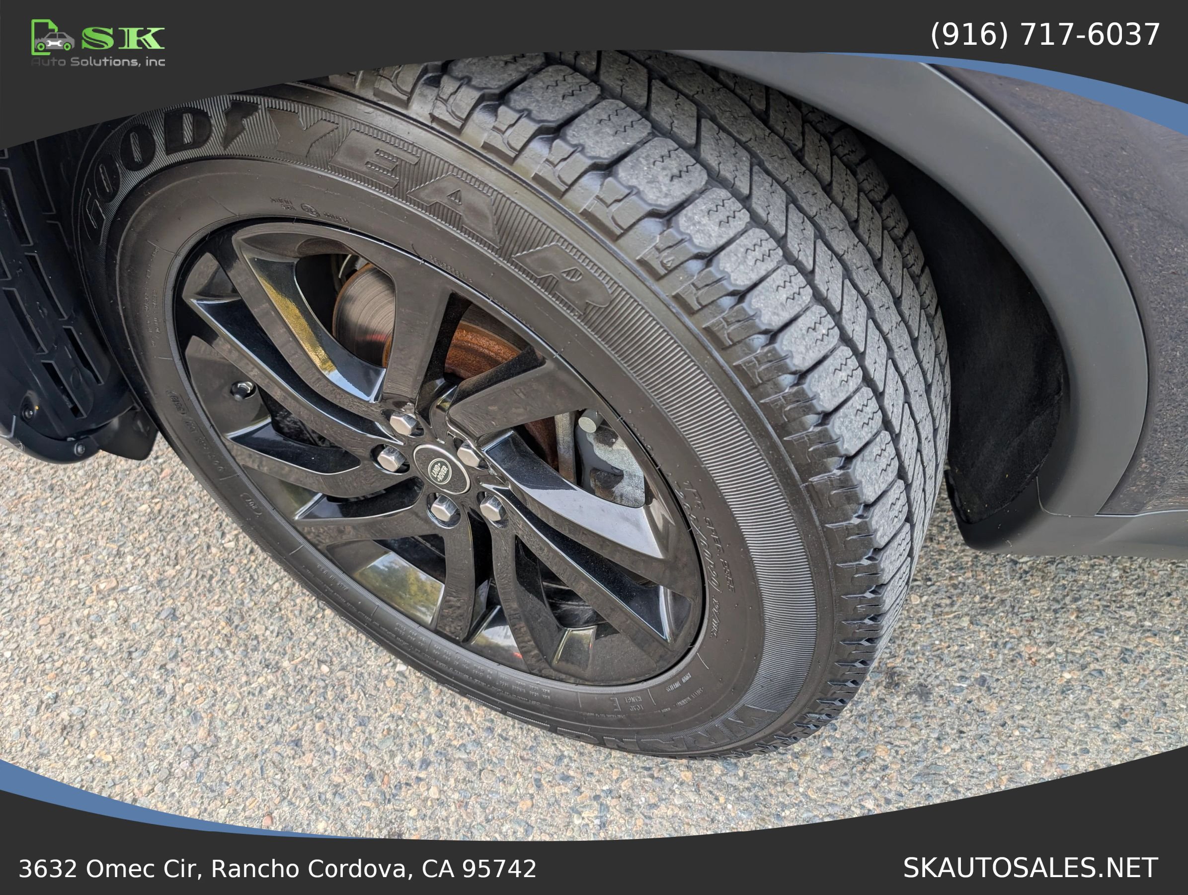Used 2017 Land Rover Discovery SE AWD/4WD image 39