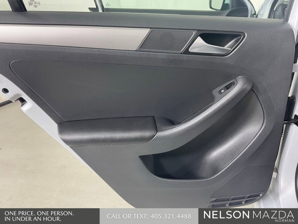 Used 2017 Volkswagen Jetta SE FWD image 19