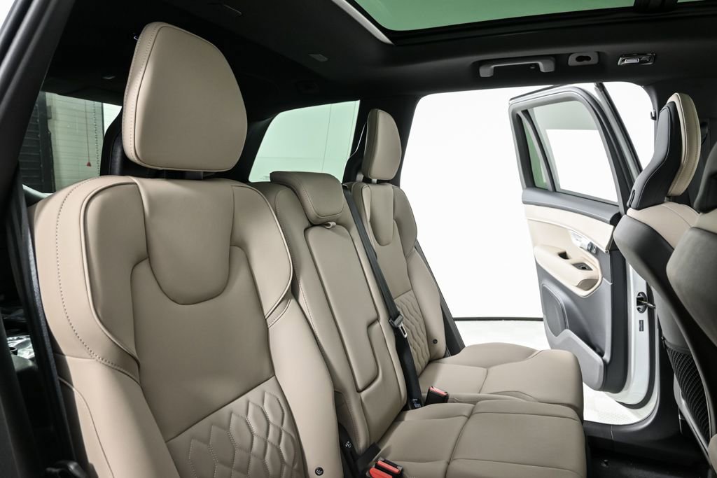 Certified 2026 Volvo XC90 B6 Plus w/ Protection Package Premier image 24
