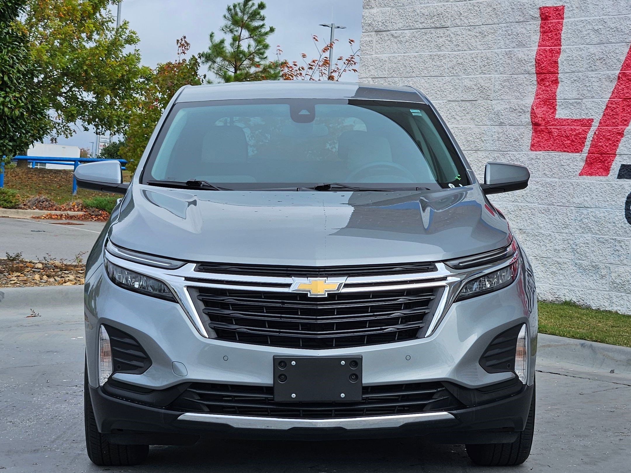 Used 2023 Chevrolet Equinox LT w/ Driver Convenience Package image 2