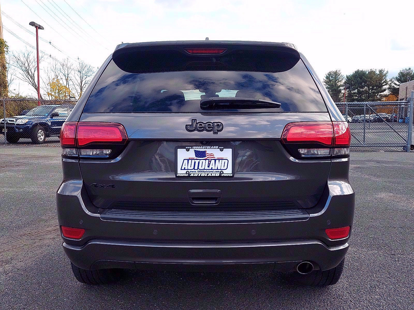 Used 2018 Jeep Grand Cherokee Altitude AWD/4WD image 5