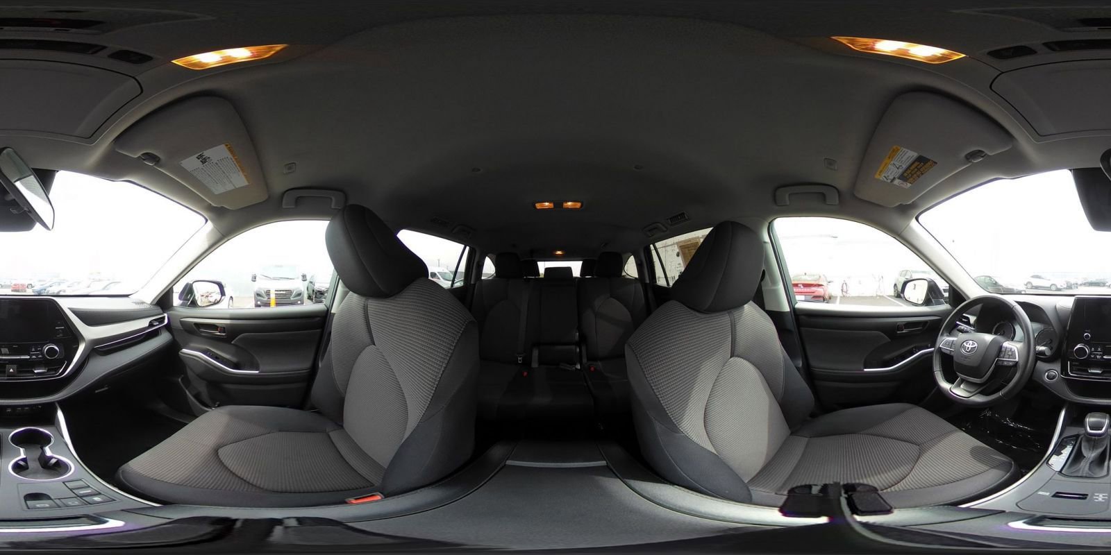 Used 2025 Toyota Highlander LE FWD image 44