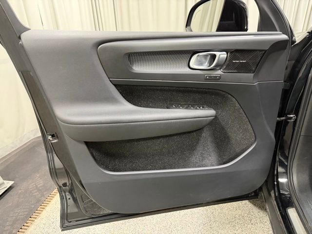 Used 2019 Volvo XC40 T5 R-Design image 19