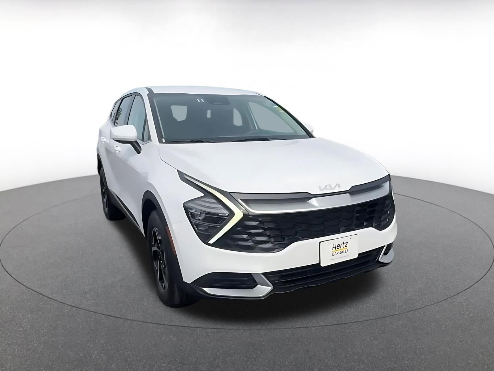 Used 2025 Kia Sportage LX image 3