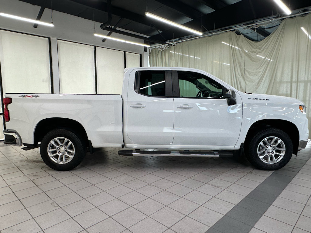 Used 2023 Chevrolet Silverado 1500 LT w/ Protection Package AWD/4WD image 3
