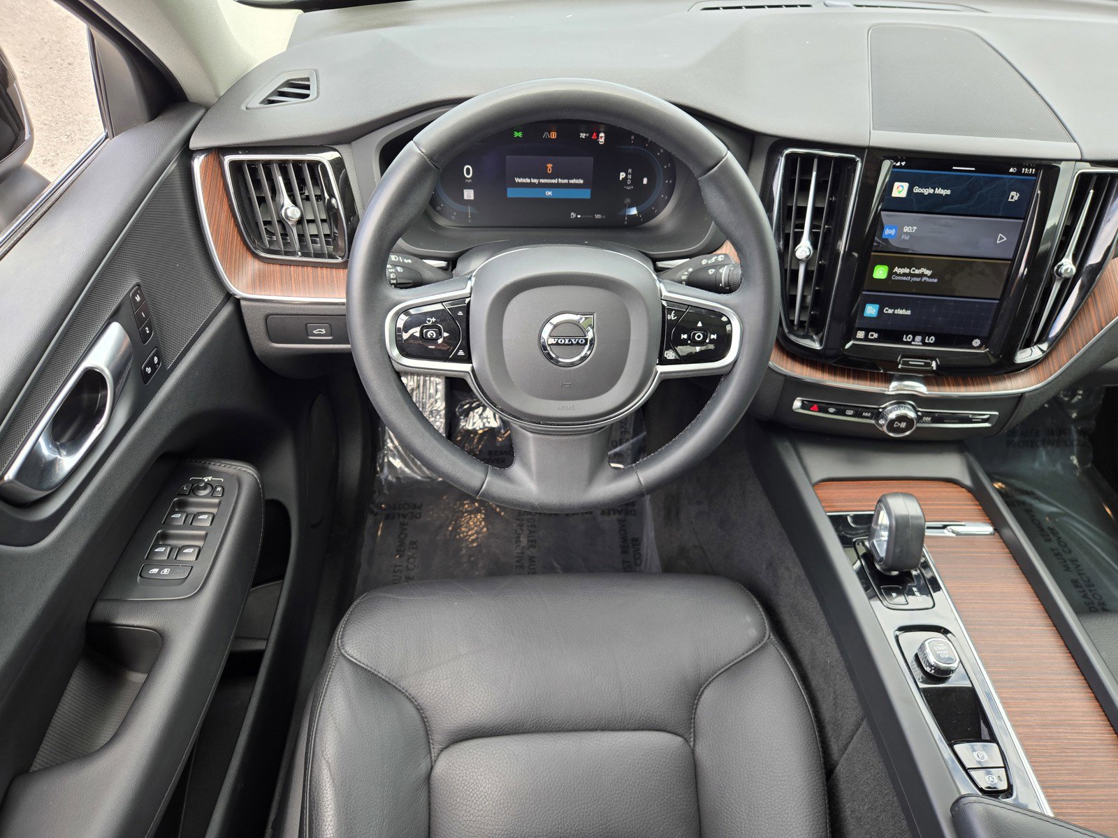 Used 2023 Volvo XC60 B5 Plus FWD image 13
