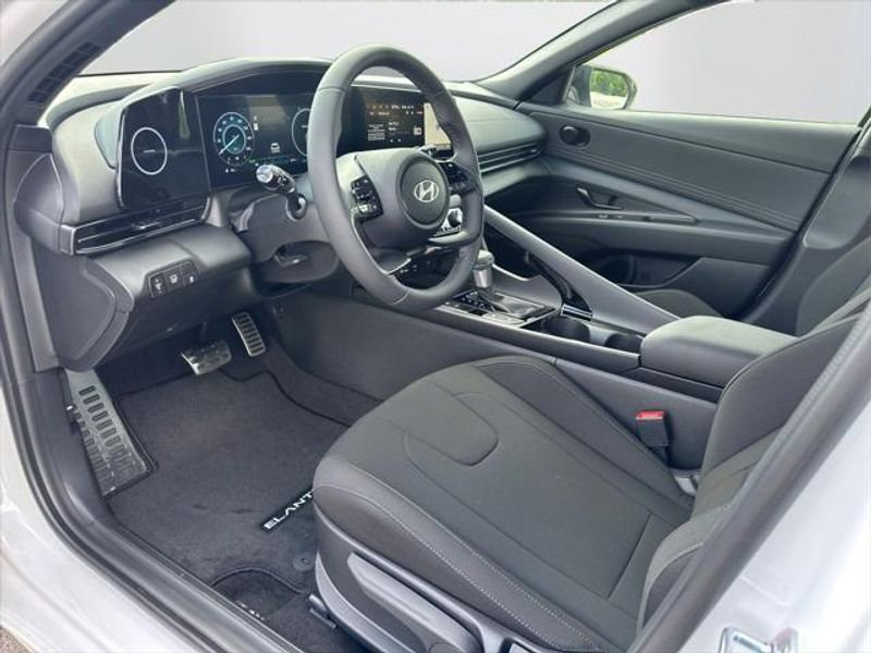 New 2025 Hyundai Elantra SEL image 9