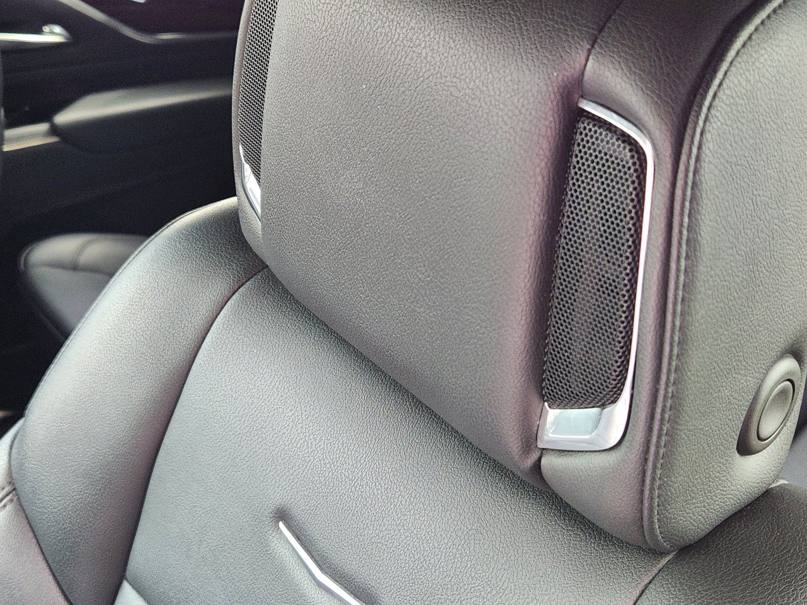 Certified 2024 Cadillac Escalade ESV Luxury RWD image 12