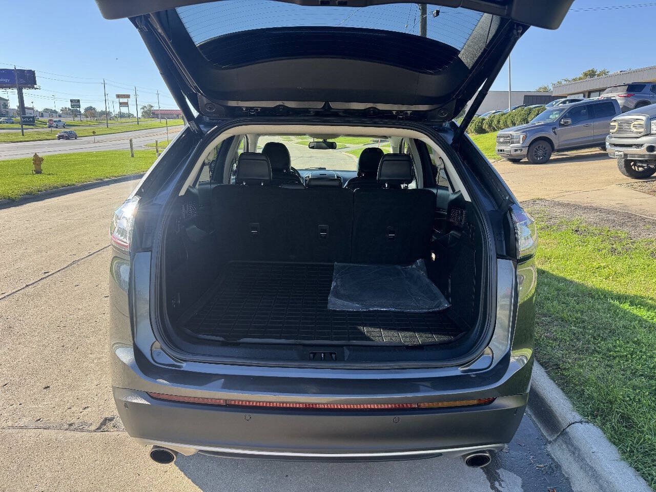 Used 2018 Ford Edge Titanium w/ Equipment Group 301A AWD/4WD image 10