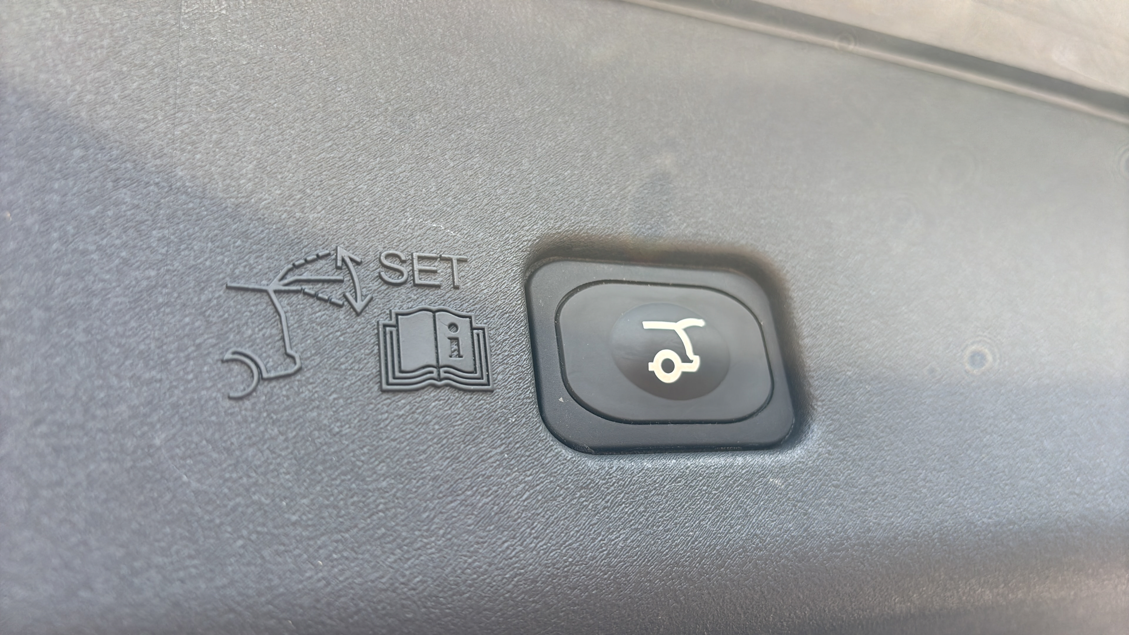 Used 2025 Lincoln Nautilus Premier AWD/4WD image 11