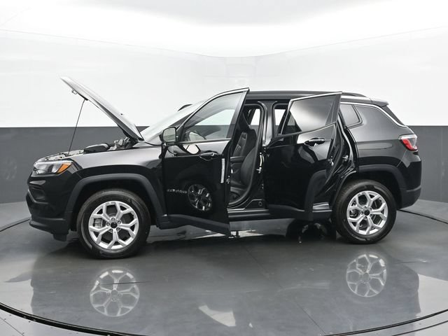 New 2025 Jeep Compass Latitude w/ Sun & Sound Group AWD/4WD image 55