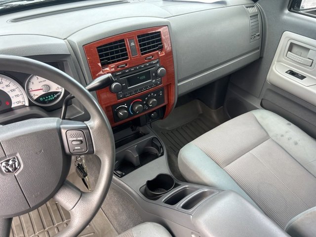 Used 2005 Dodge Dakota SLT image 25