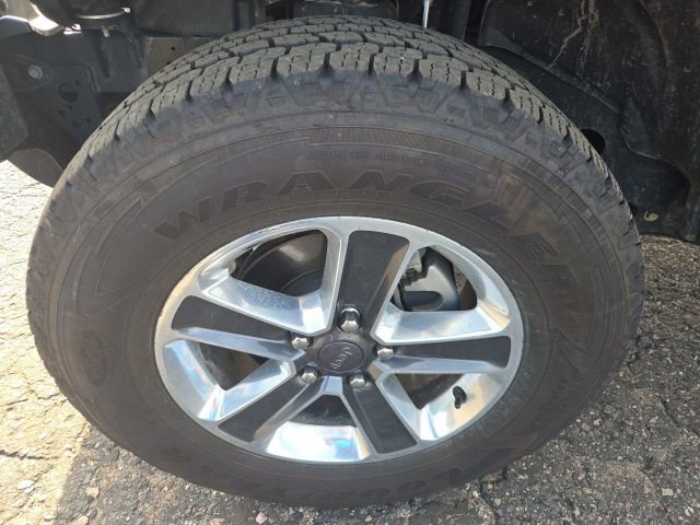 Used 2019 Jeep Wrangler Unlimited Sahara image 14