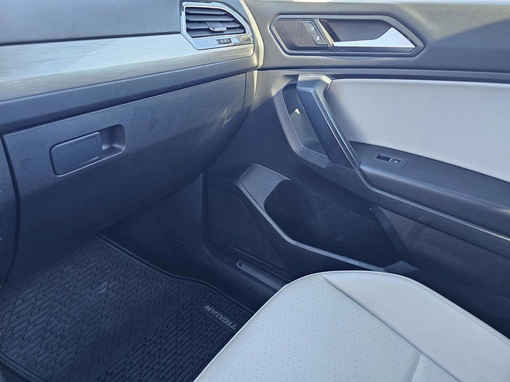 Used 2021 Volkswagen Tiguan SE R-Line image 29