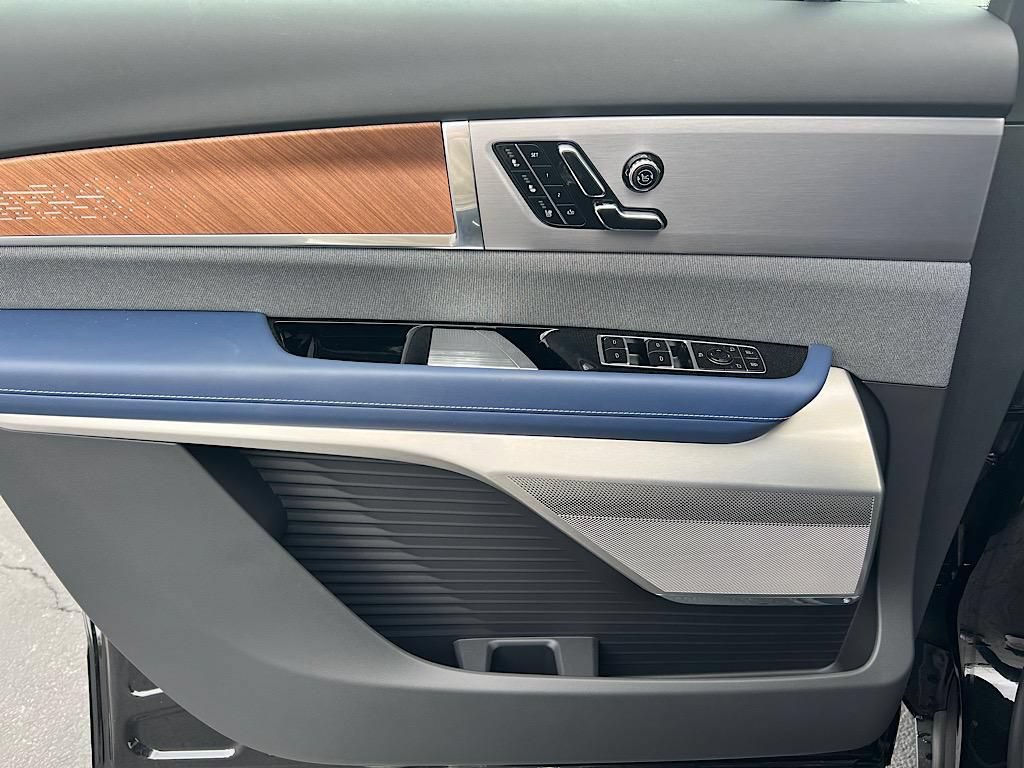New 2026 Cadillac Vistiq Premium Luxury w/ LPO, Floor Liner Package AWD/4WD image 16