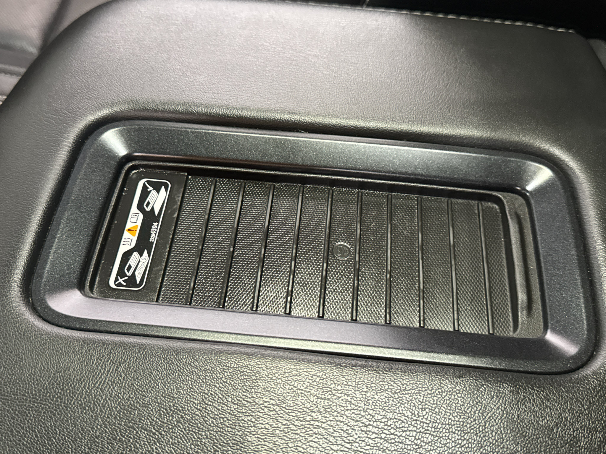 Used 2020 Chevrolet Suburban Premier AWD/4WD image 35