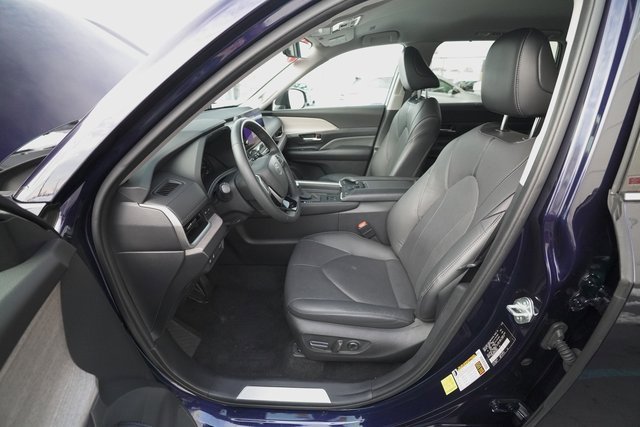 Used 2024 Toyota Grand Highlander Limited image 10