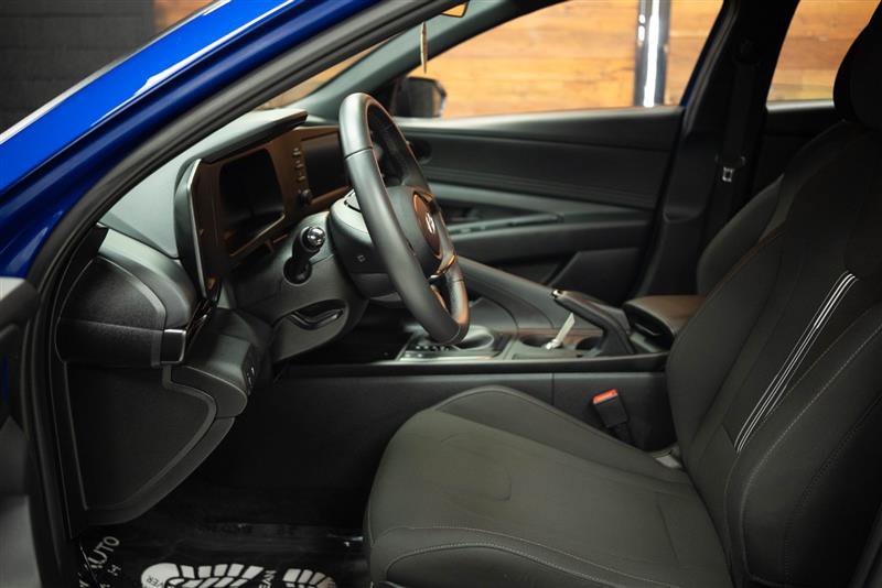Used 2025 Hyundai Elantra Sport FWD image 8