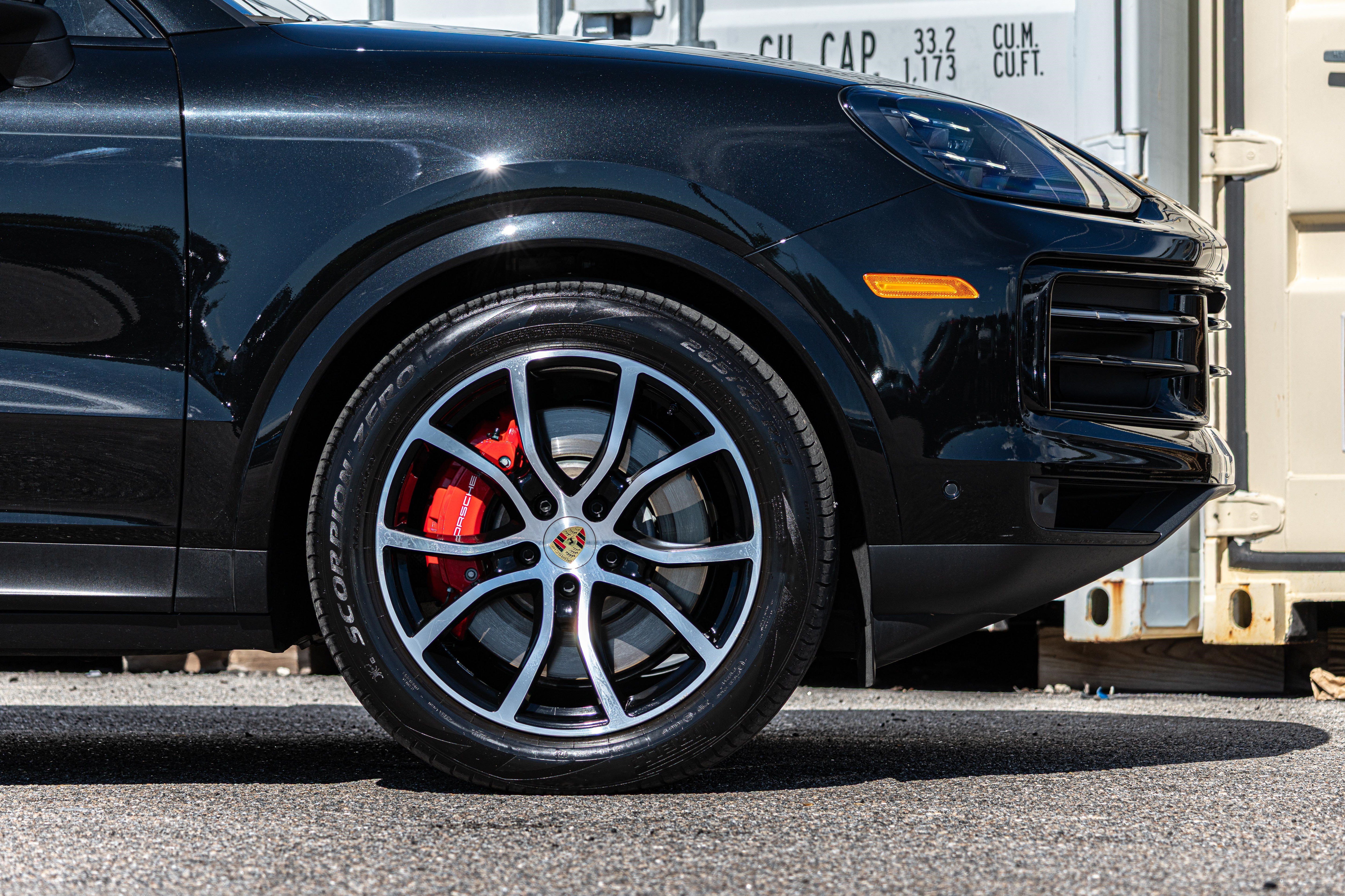 Used 2024 Porsche Cayenne S AWD/4WD image 16