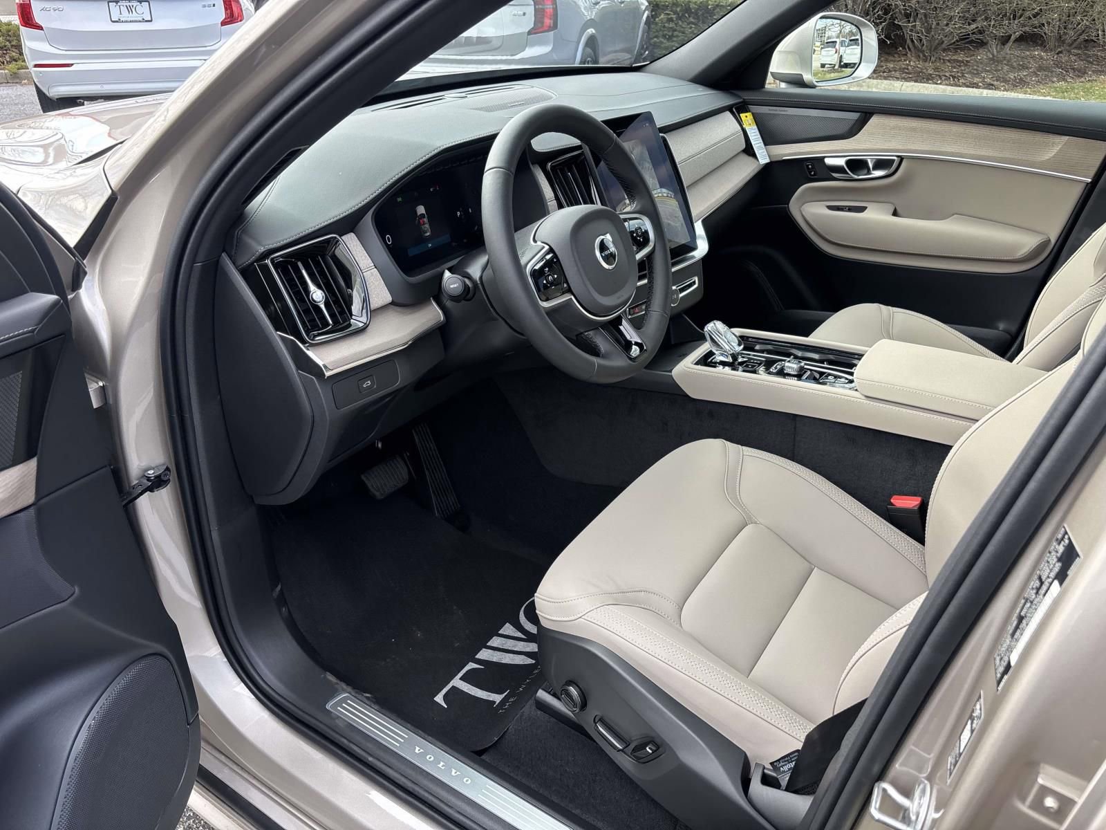 New 2026 Volvo XC90 B6 Plus w/ Protection Package Premier image 24