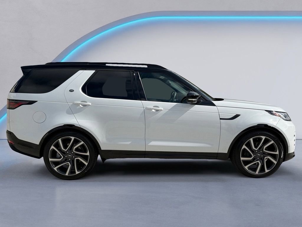 Used 2024 Land Rover Discovery Dynamic SE image 6