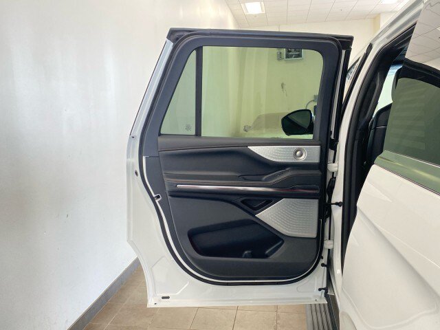 New 2027 Lincoln Navigator L Black Label AWD/4WD image 11