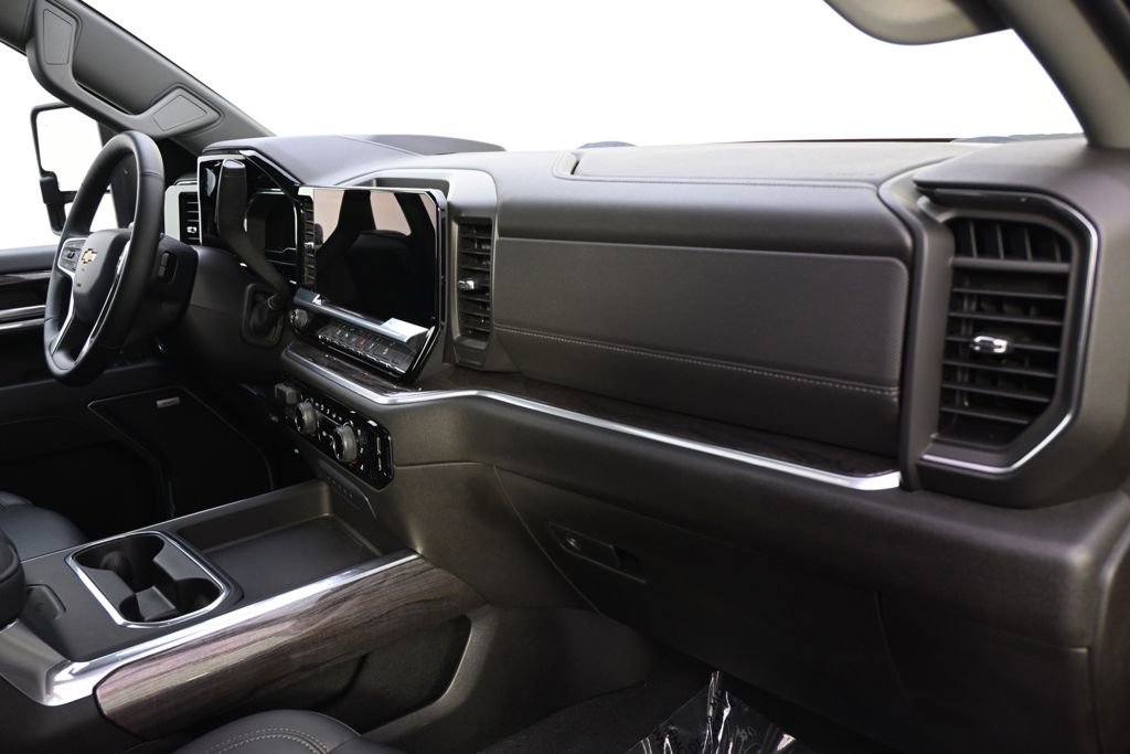 Used 2025 Chevrolet Silverado 3500 LTZ w/ LTZ Premium Package image 15