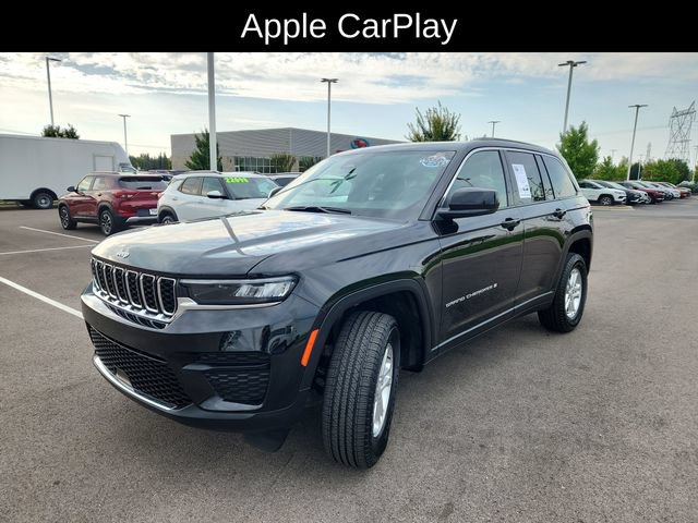 Used 2025 Jeep Grand Cherokee Laredo AWD/4WD image 3