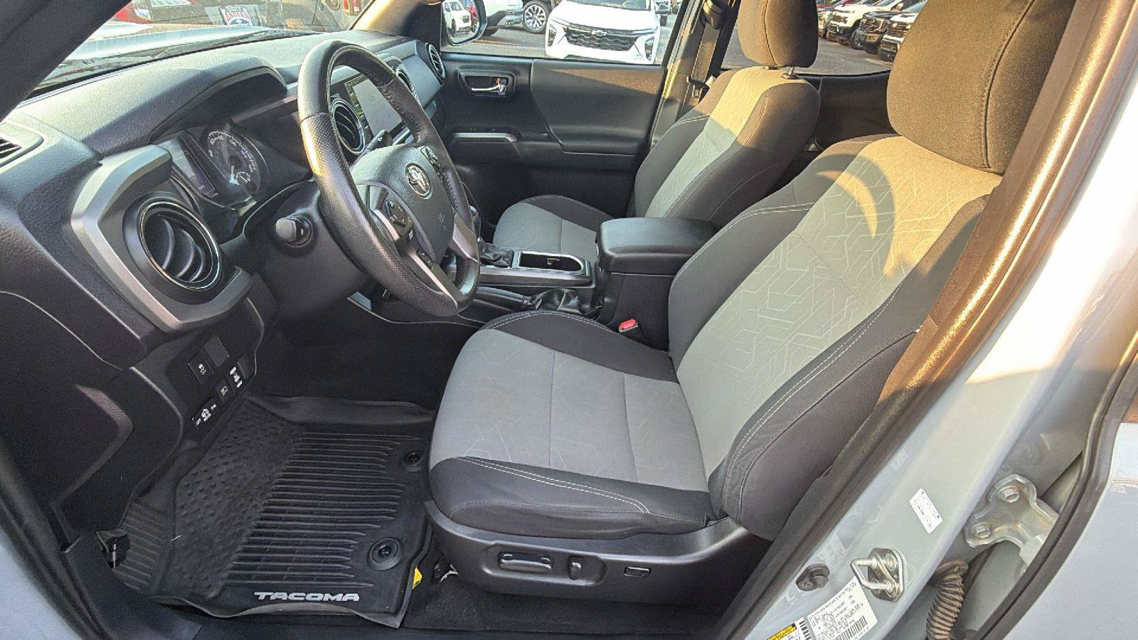 Used 2020 Toyota Tacoma TRD Sport AWD/4WD image 16