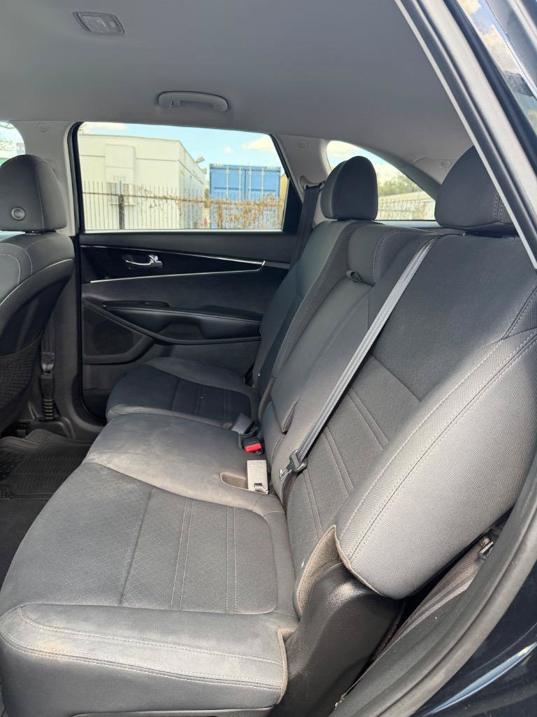 Used 2020 Kia Sorento LX FWD image 23