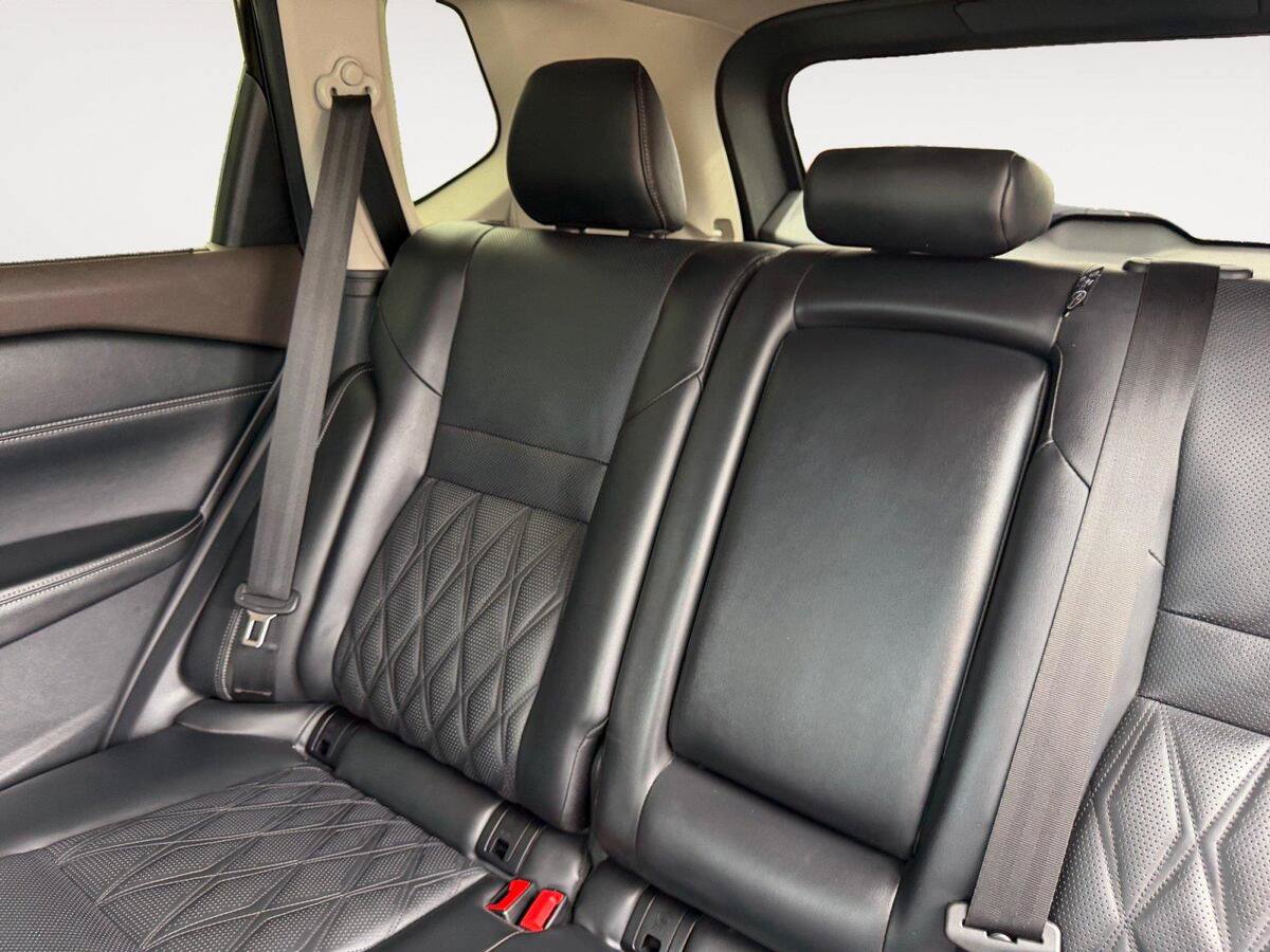 Used 2025 Nissan Pathfinder SV AWD/4WD image 13