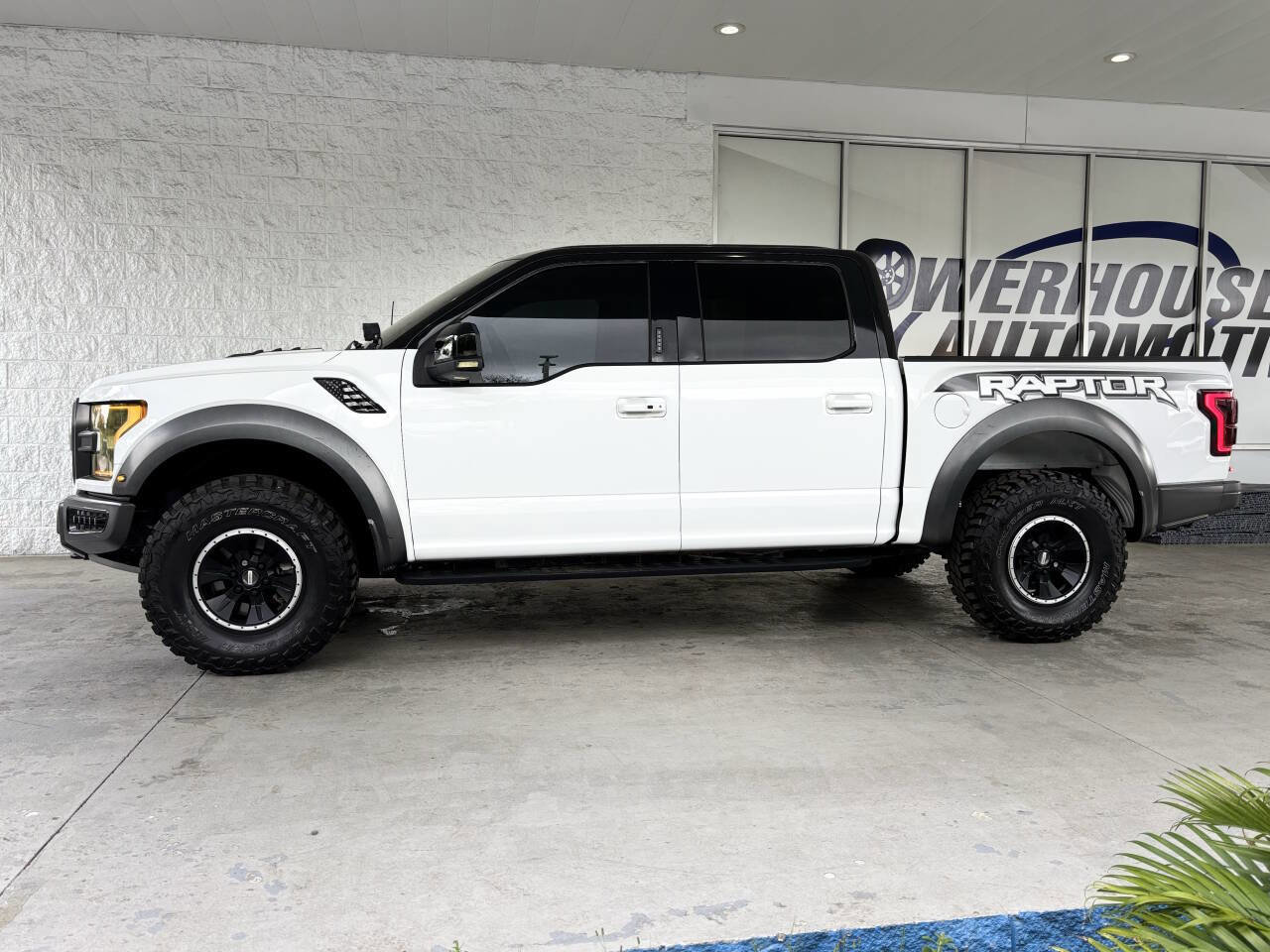 Used 2017 Ford F150 Raptor w/ Equipment Group 802A Luxury image 6