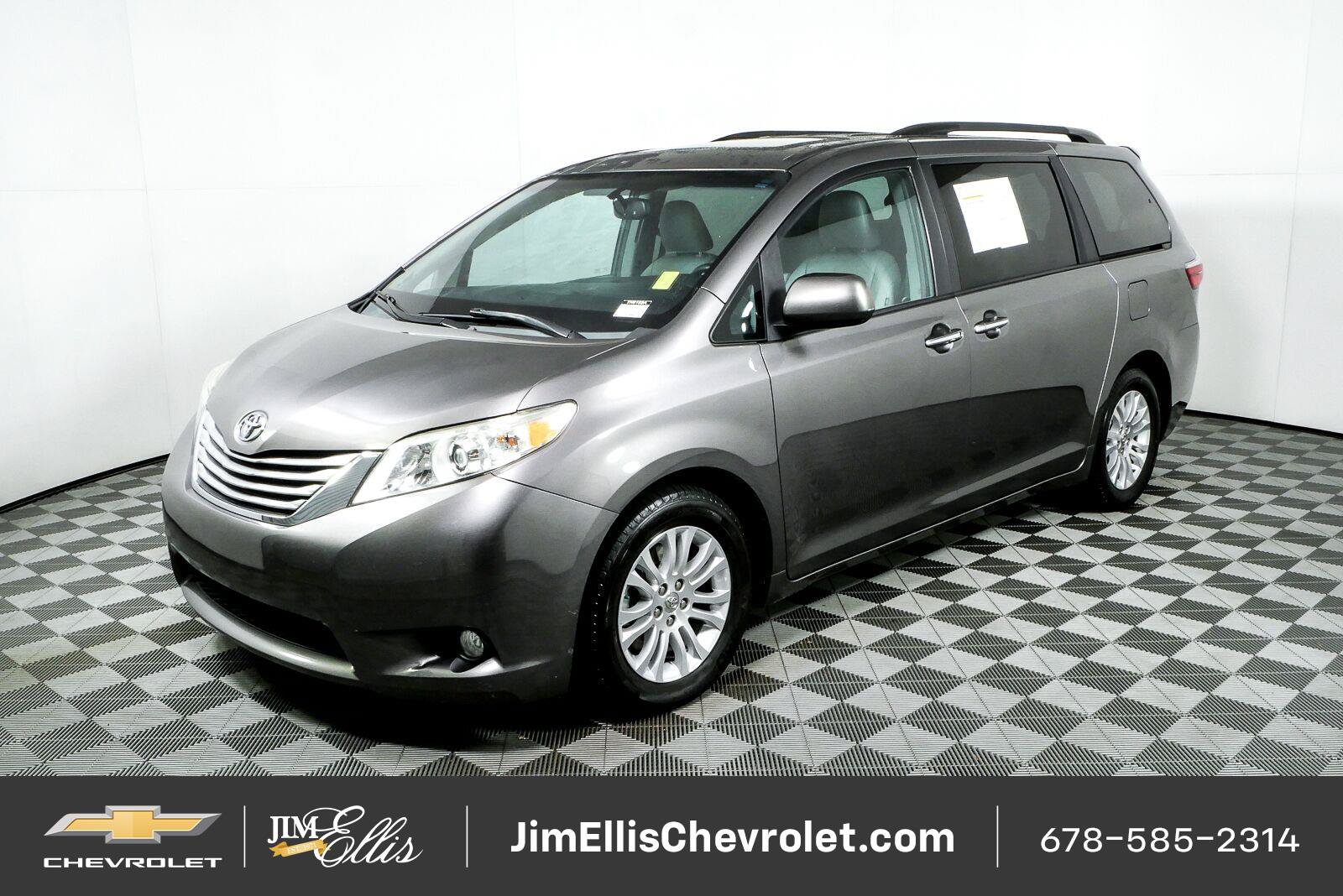 Used 2016 Toyota Sienna XLE FWD image 23