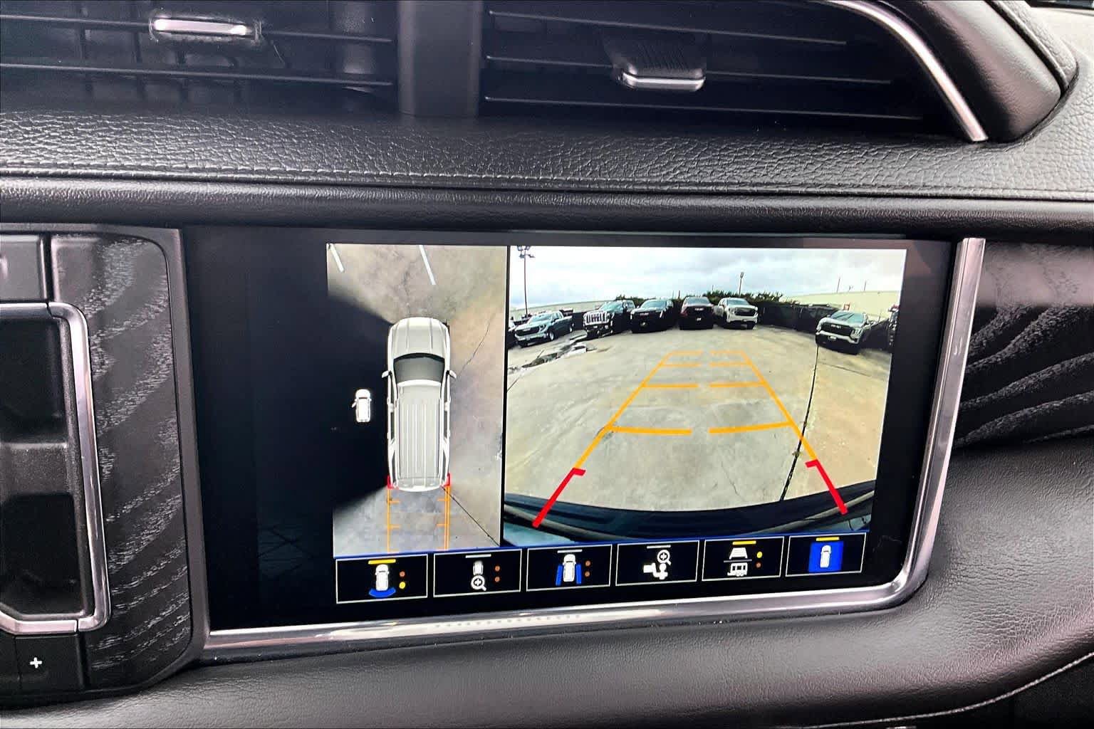 Used 2023 GMC Yukon Denali RWD image 27