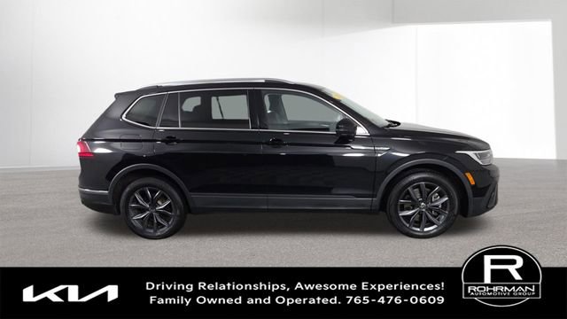 Used 2023 Volkswagen Tiguan SE w/ Panoramic Sunroof Package image 2