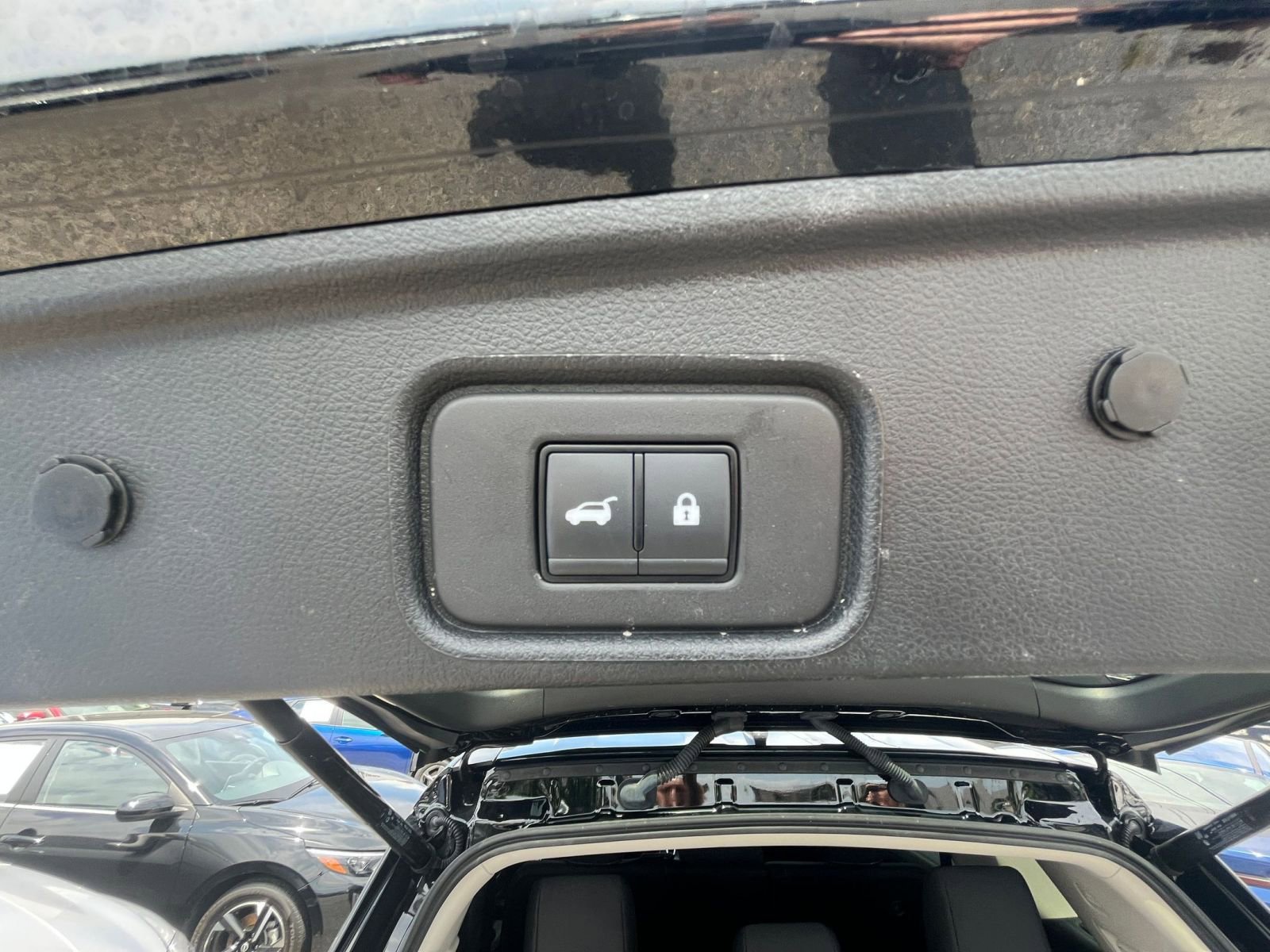 Used 2025 Nissan Pathfinder SV AWD/4WD image 23