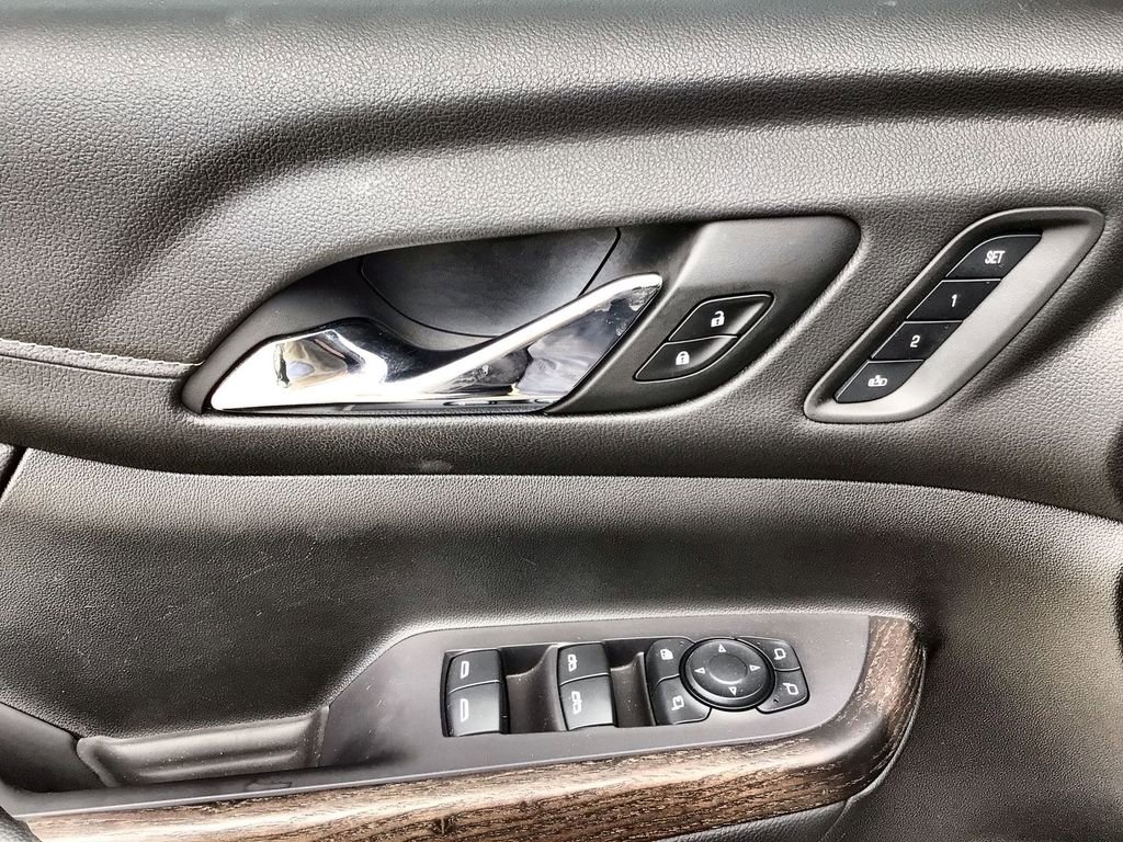 Used 2022 GMC Acadia Denali w/ Denali Ultimate Package FWD image 24