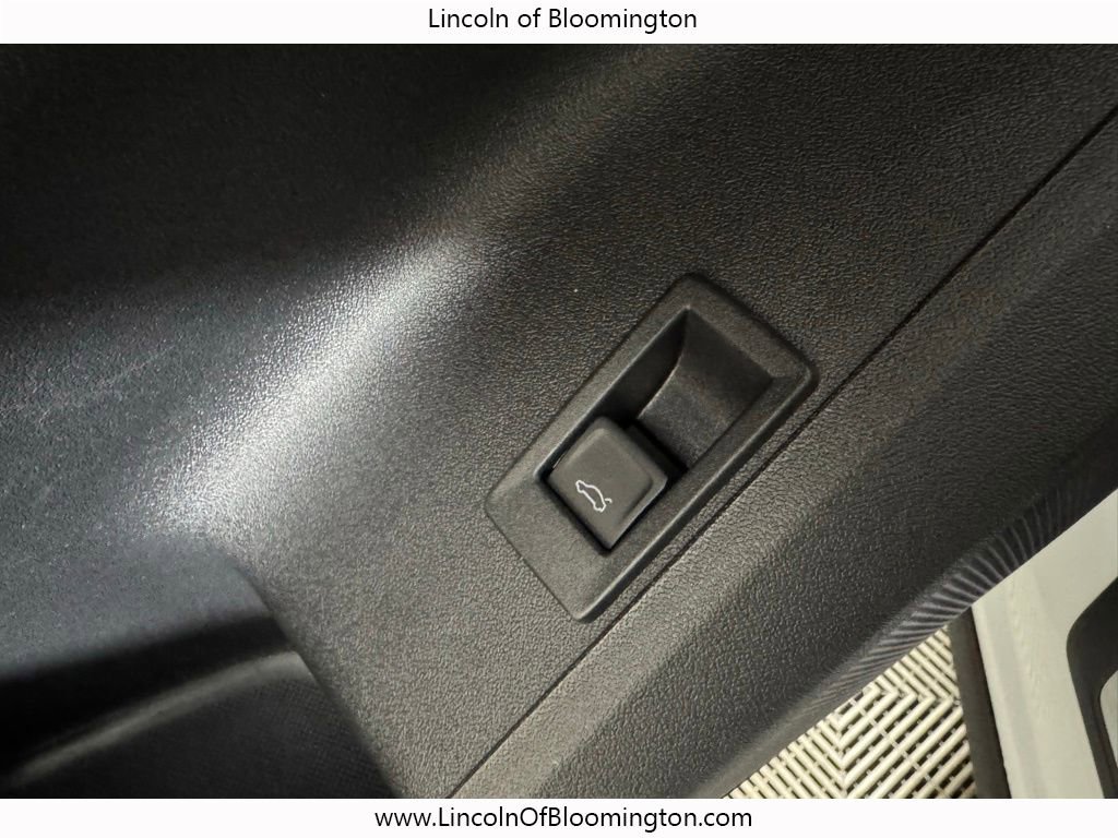 Used 2025 Audi SQ5 Prestige w/ Prestige Package image 40