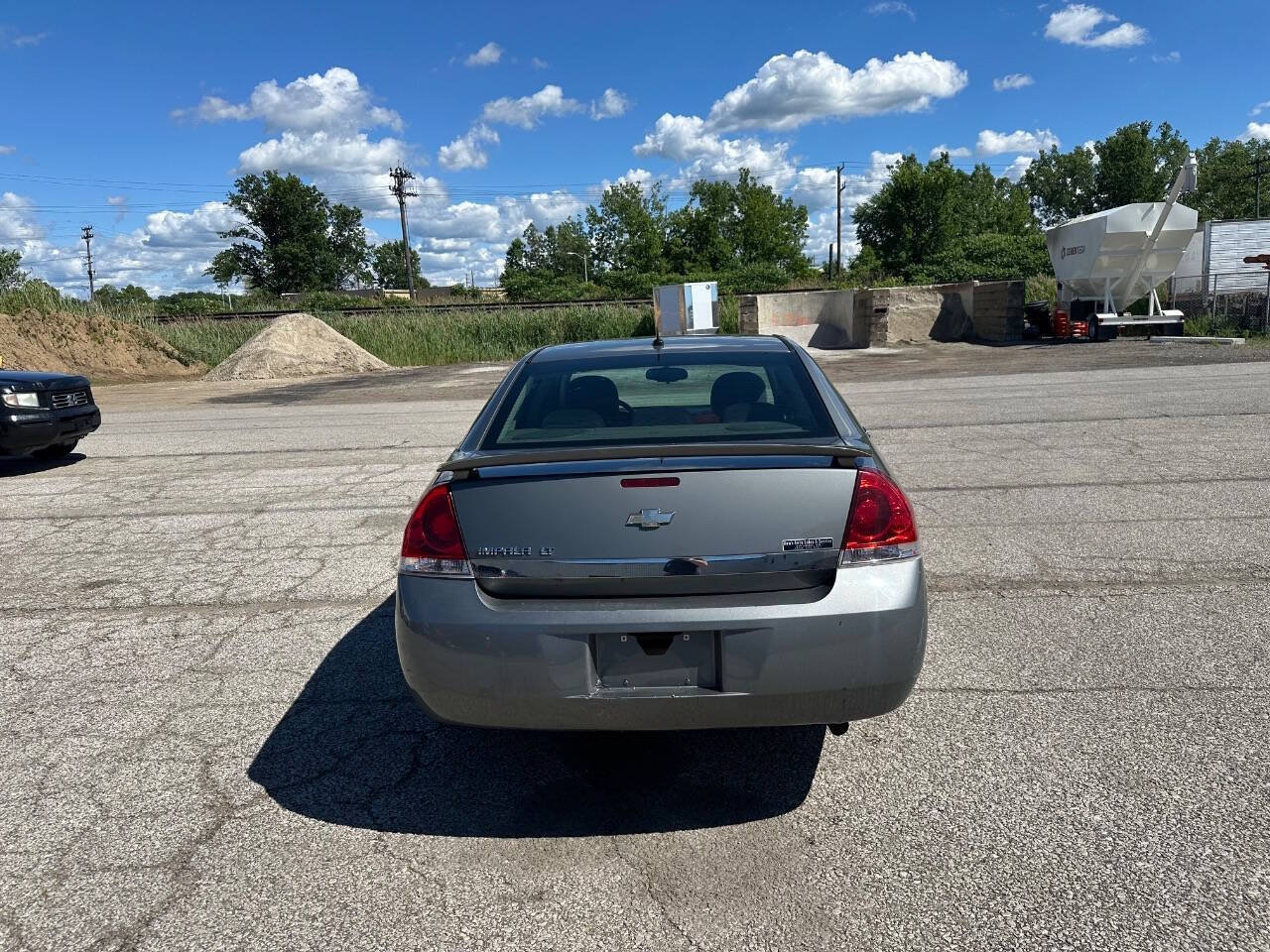 Used 2009 Chevrolet Impala LT FWD image 4