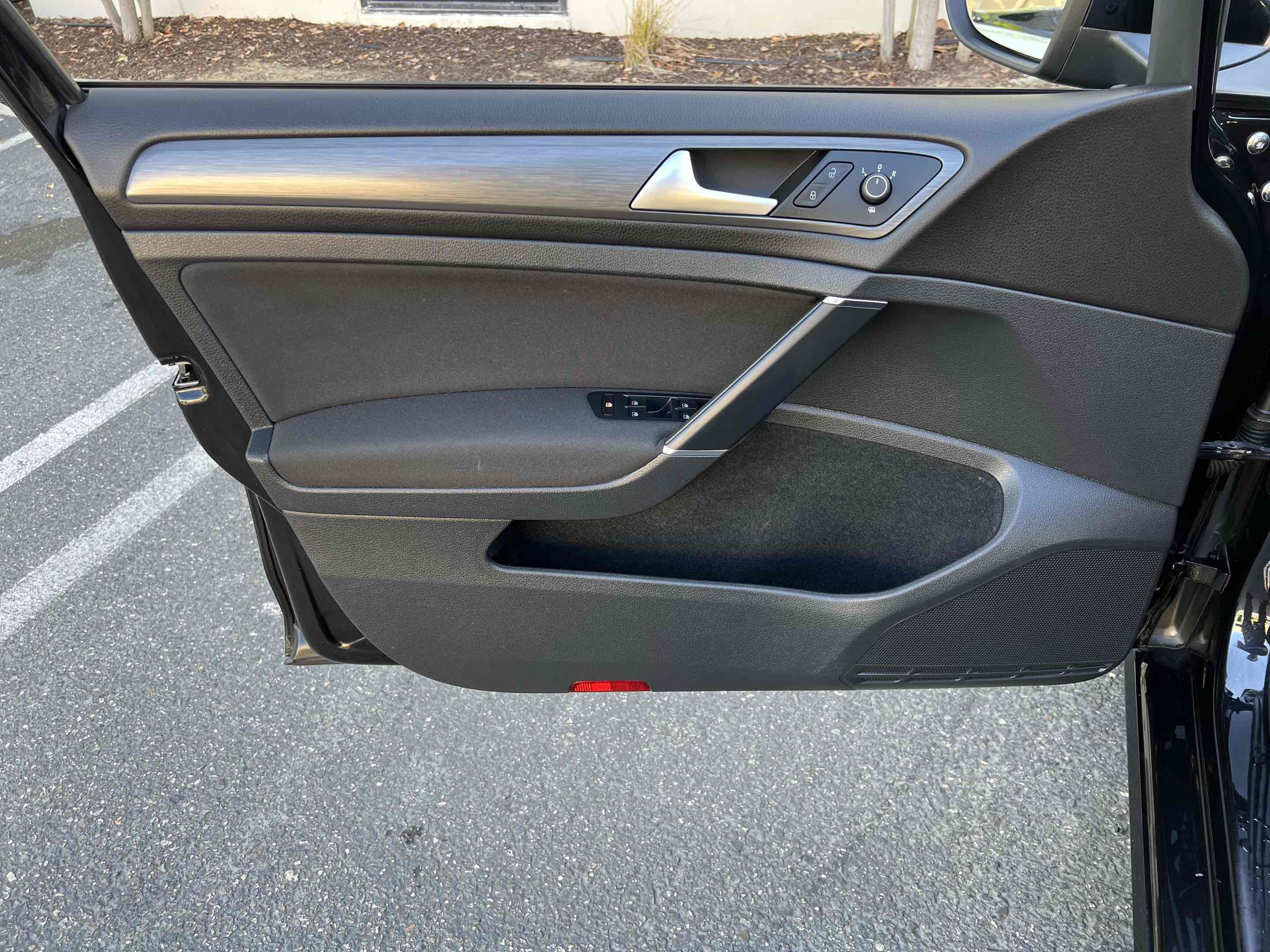 Used 2019 Volkswagen e-Golf SE w/ Driver Assistance Package FWD image 59
