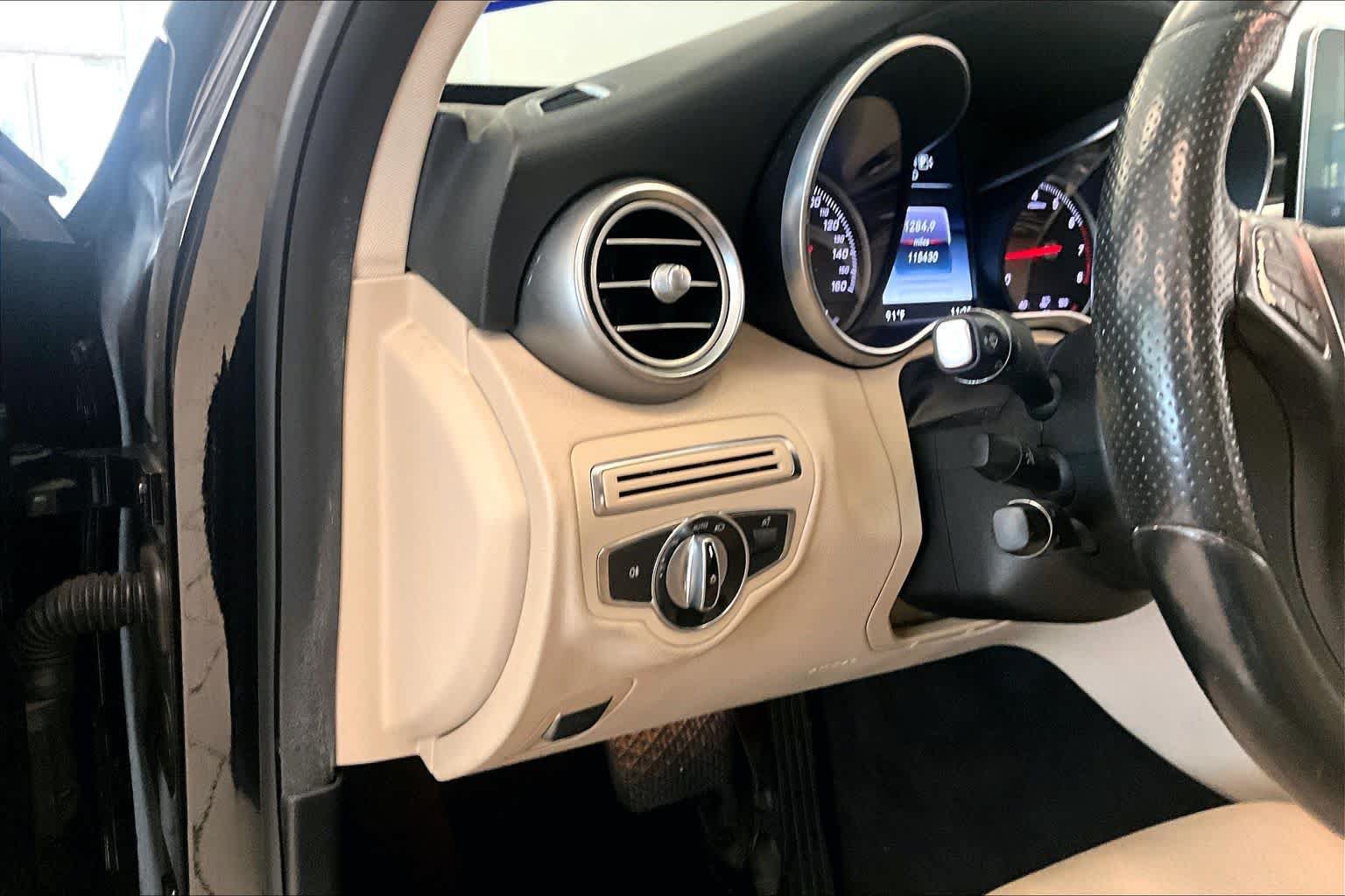 Used 2015 Mercedes-Benz C 300 4MATIC Sedan image 31