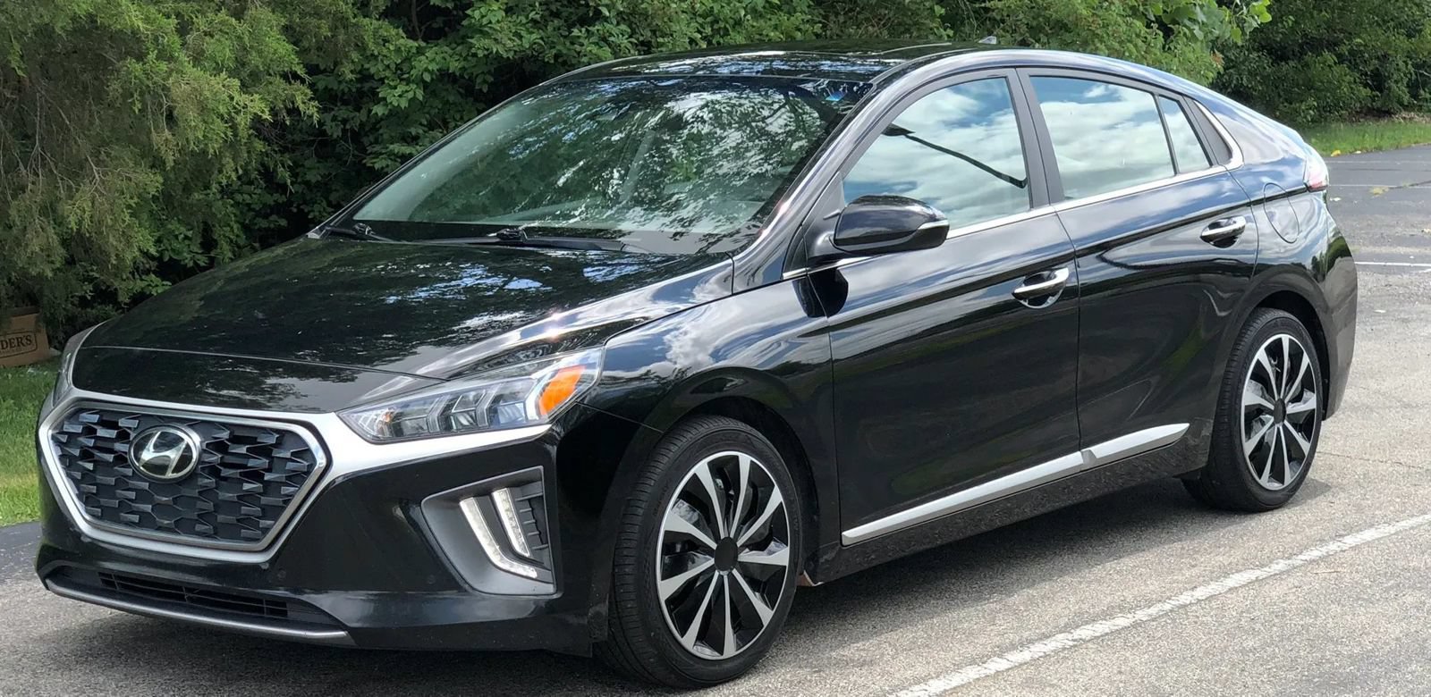 Used 2022 Hyundai Ioniq Limited FWD image 1