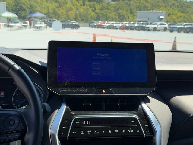 Certified 2023 Toyota Venza XLE AWD/4WD image 18