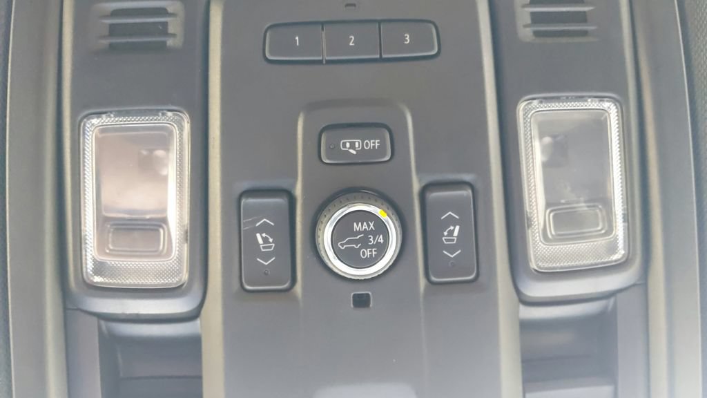 Used 2022 Chevrolet Suburban LT w/ LT Signature Plus Package RWD image 28