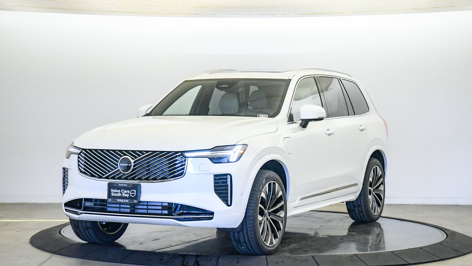 New 2026 Volvo XC90 T8 Plus w/ Protection Package AWD/4WD image 1