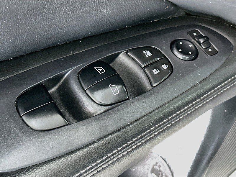 Used 2020 Nissan Pathfinder SL FWD image 19