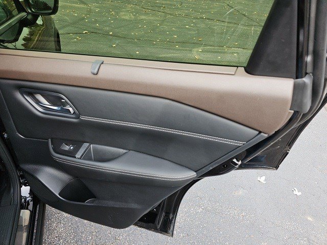 Used 2023 Nissan Rogue SL w/ SL Premium Package image 17