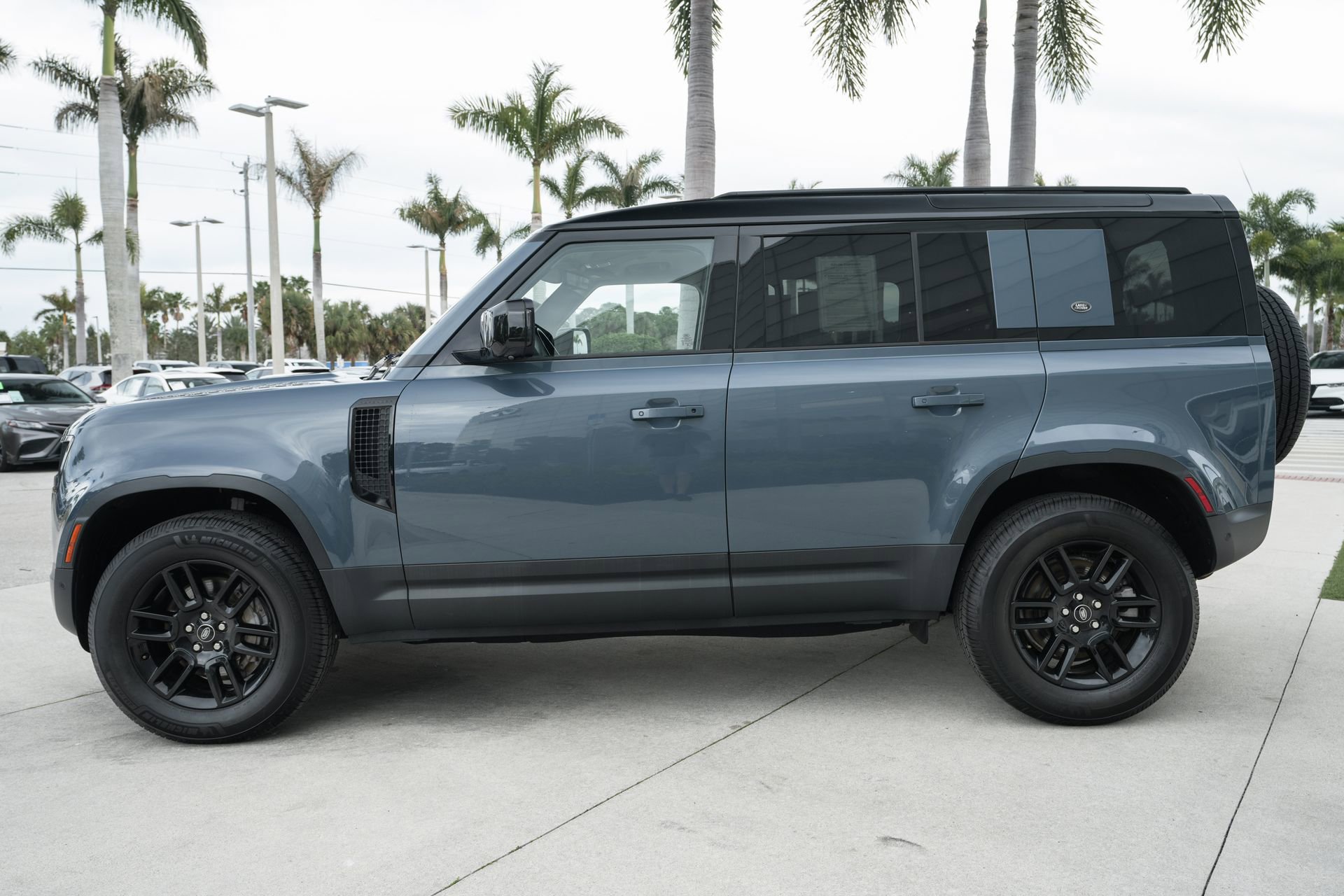 Used 2022 Land Rover Defender 110 SE image 22