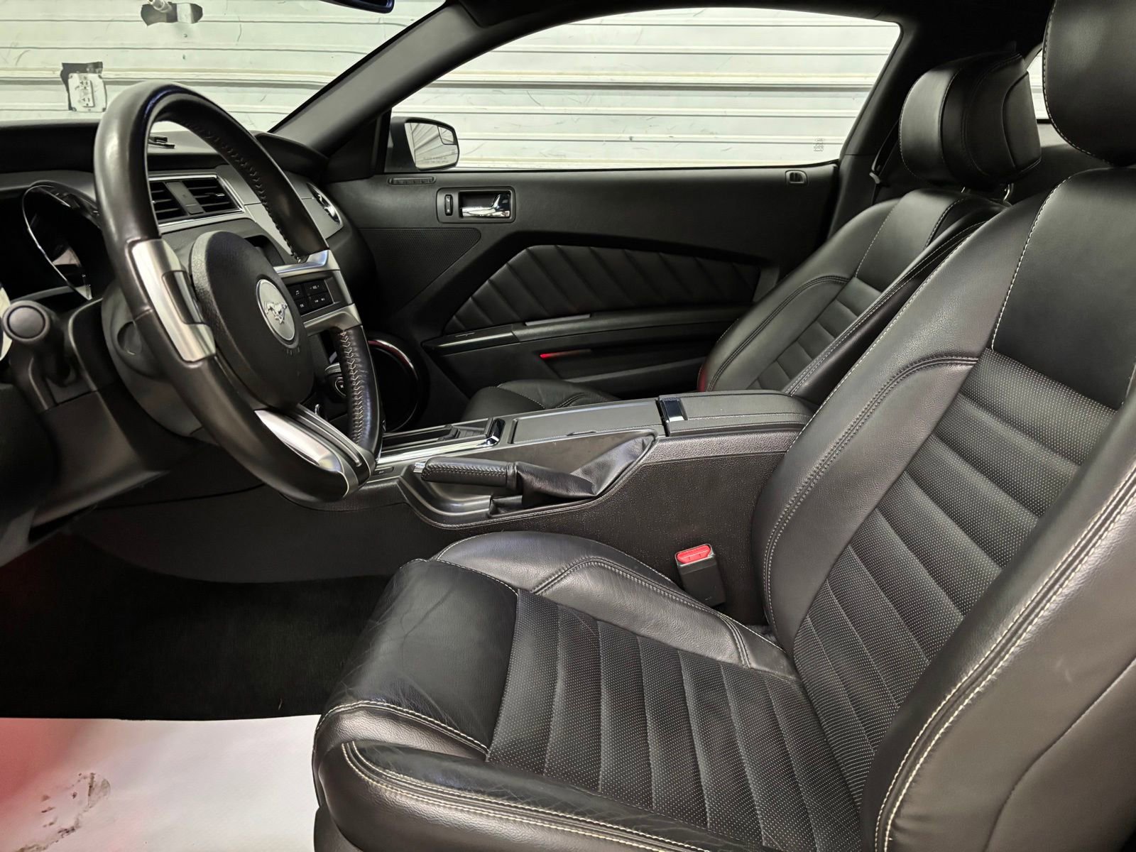 Used 2014 Ford Mustang GT Premium w/ Comfort Package RWD image 11